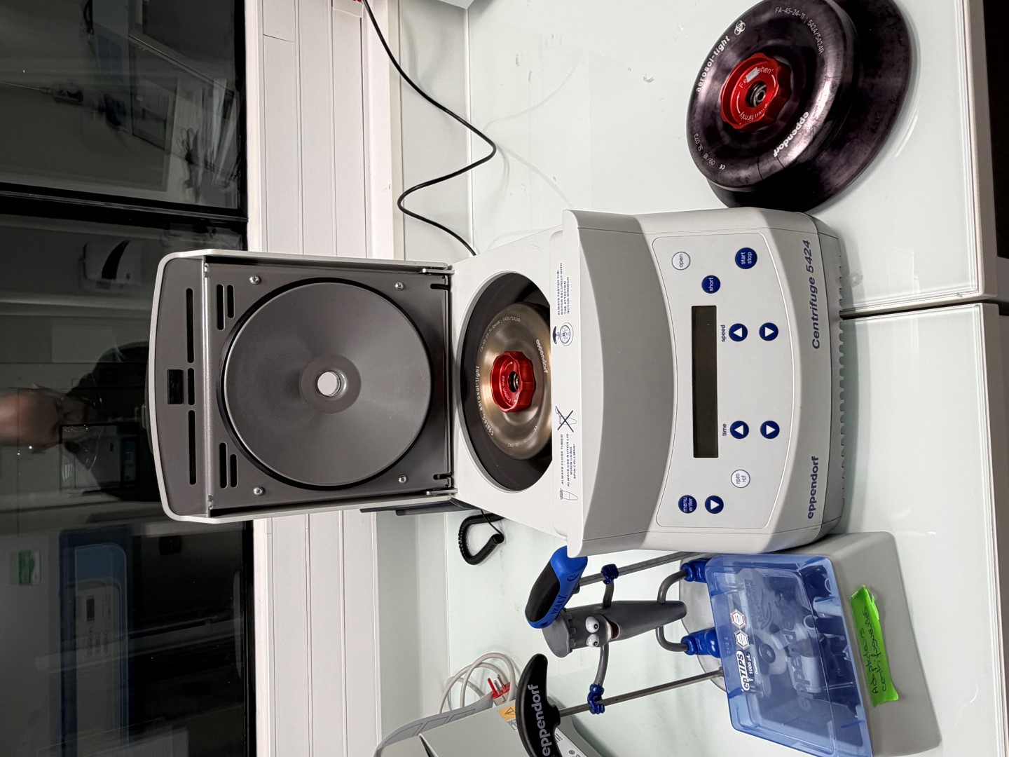 EPPENDORF CENTRIFUGE 5424 - Benchtop high-speed microcentrifuge